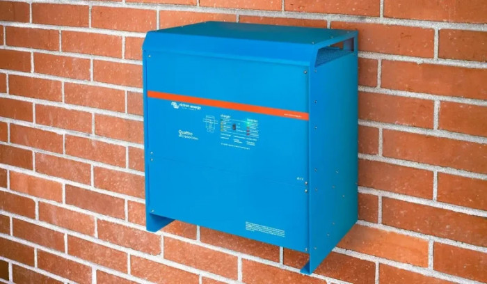 Інвертор гібридний Victron Energy Quattro 48/8000/110-100/100 (8 кВА/6,5 кВт, 1 фаза, без MPPT)