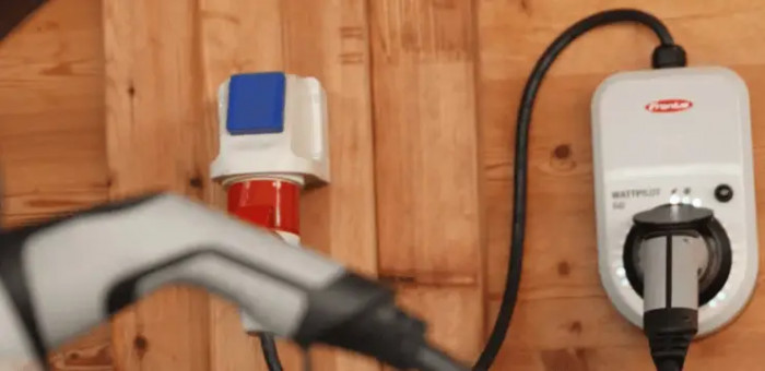 ЗАРЯДНИЙ ПРИСТРІЙ ДЛЯ ЕЛЕКТРОМОБІЛІВ FRONIUS WATTPILOT HOME 11