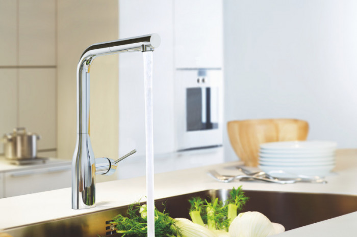 Змішувач для кухні з висувним виливом Grohe Essence New (30270000)