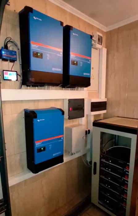 Інвертор гібридний Victron Energy MultiPlus-II 48/5000/70-50 GX (5 кВА/4 кВт, 1 фаза, без MPPT)